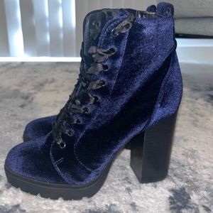 Witchy Gothic Blue Velvet Combat Heeled Boots 7 Steve Madden Girl